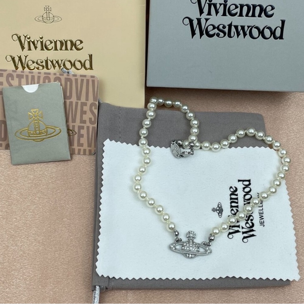 Vivienne Westwood pearl choker